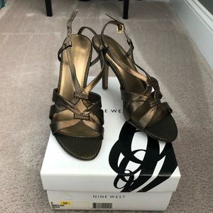 Size 8 Nine West shoes.